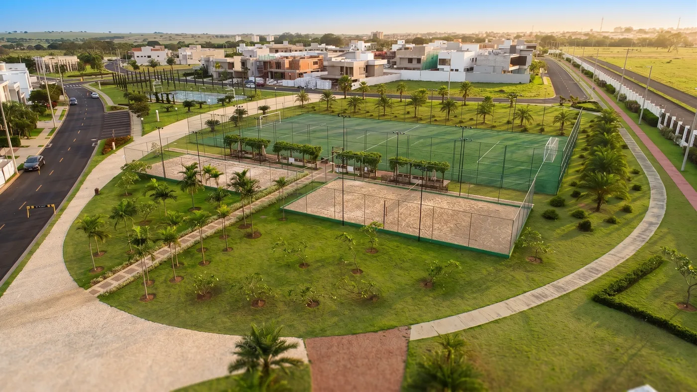 Campo de futebol e beach tennis
